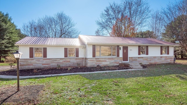 ranch-style home with a front yard