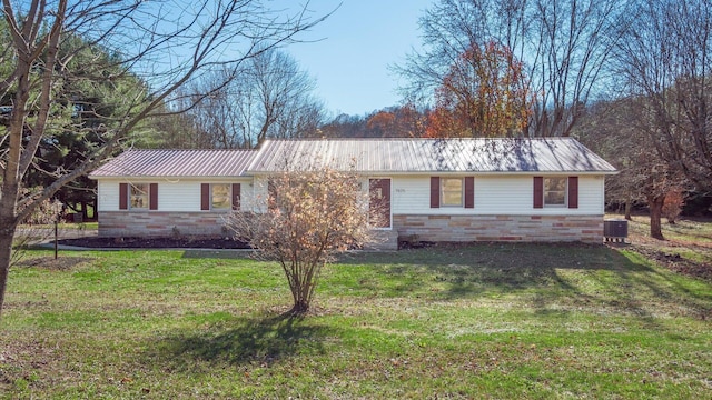 ranch-style house featuring cooling unit and a front lawn