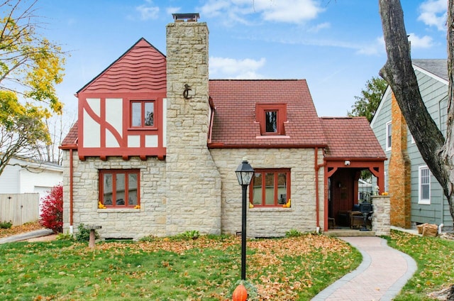 view of front of house with a front lawn