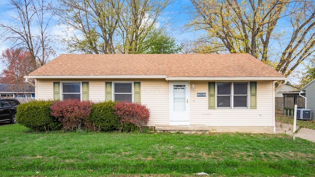 view of front facade featuring central AC and a front lawn