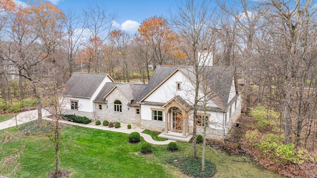 view of front of house featuring a front lawn