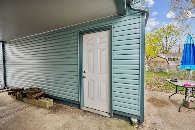 property entrance featuring a patio area