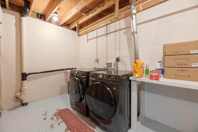 washroom featuring washer and clothes dryer