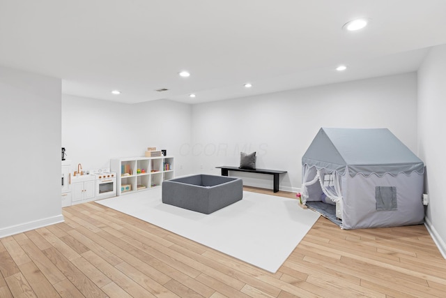 sitting room with light hardwood / wood-style floors