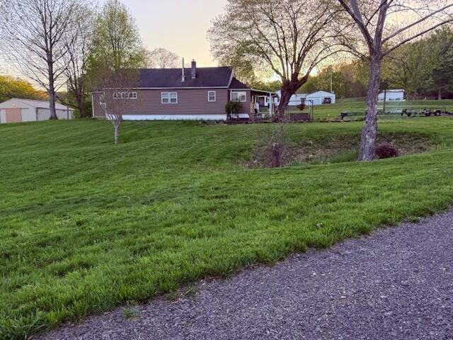 view of yard at dusk