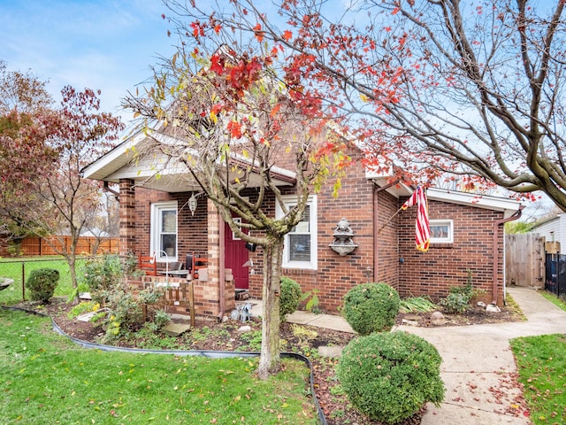 view of front of property with a front lawn