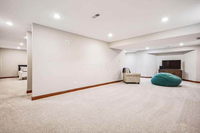 unfurnished room with carpet