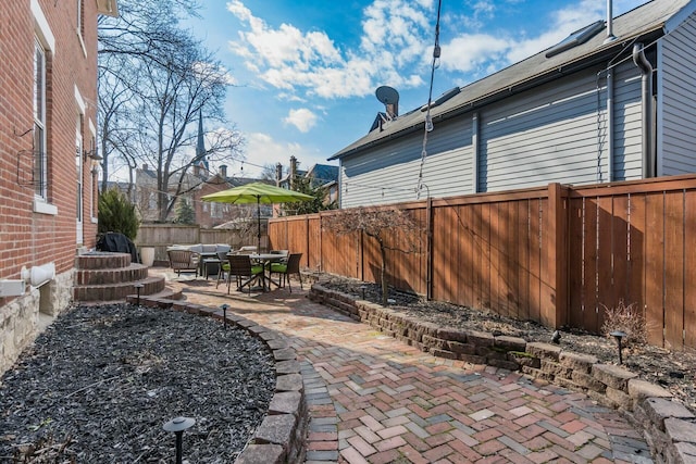 view of yard featuring an outdoor living space and a patio