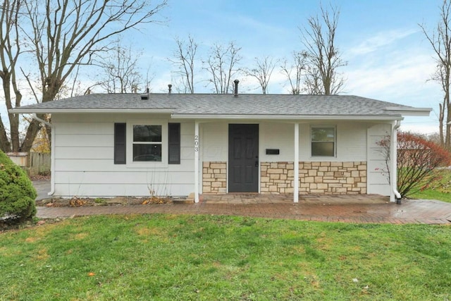 ranch-style home with a front yard