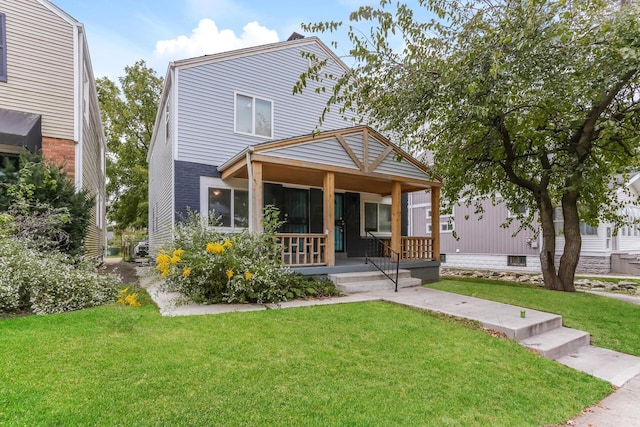 view of front facade featuring a porch and a front lawn