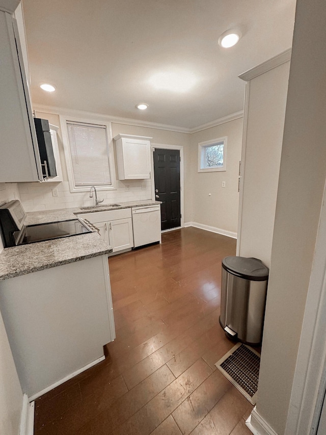 kitchen featuring dishwasher, dark wood-type flooring, black range oven, white cabinets, and sink