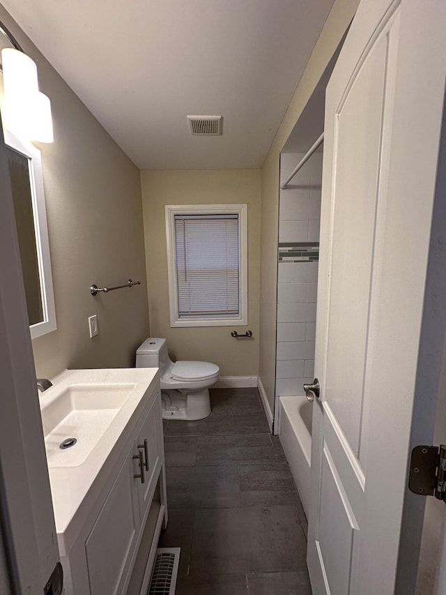 full bathroom with wood-type flooring, vanity, toilet, and tiled shower / bath