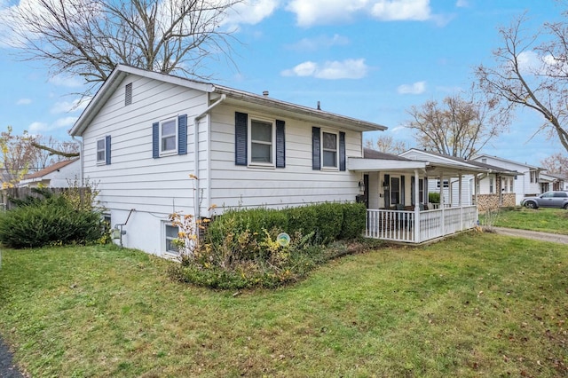 view of front of property featuring covered porch and a front yard