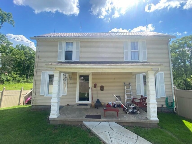 view of front facade with a front lawn