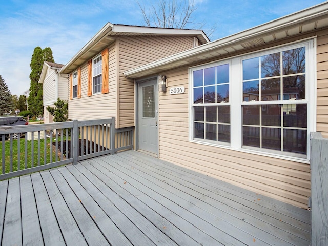 5006 Old Tree Ave, Columbus, OH 43228 - view of wooden terrace