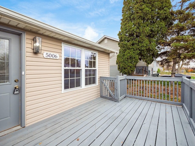 5006 Old Tree Ave, Columbus, OH 43228 - view of wooden terrace