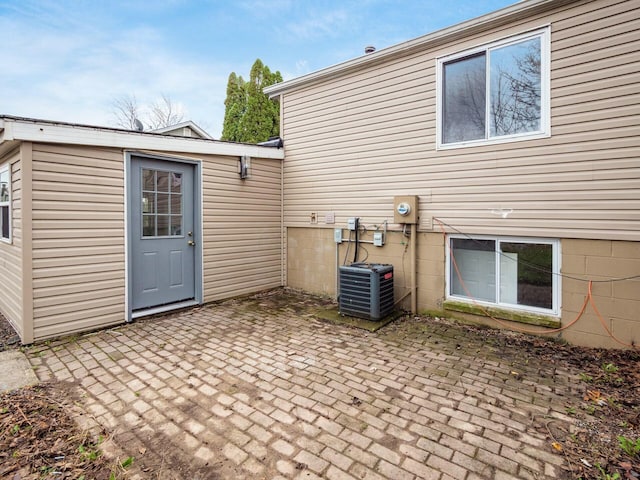 5006 Old Tree Ave, Columbus, OH 43228 - view of patio / terrace