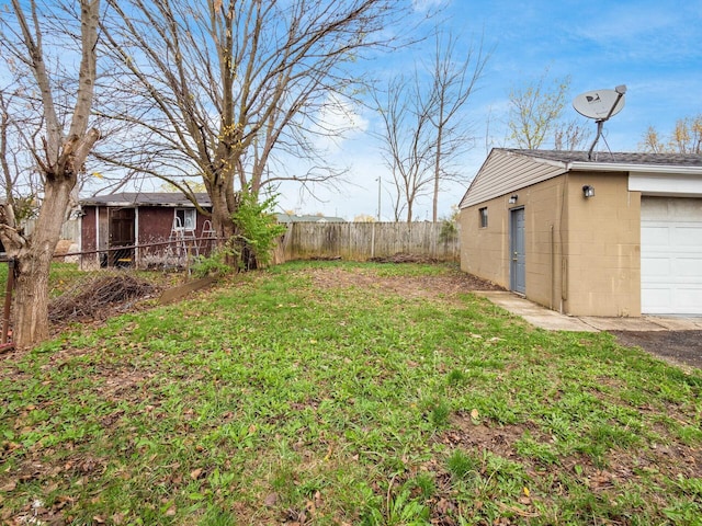 5006 Old Tree Ave, Columbus, OH 43228 - view of yard with a garage