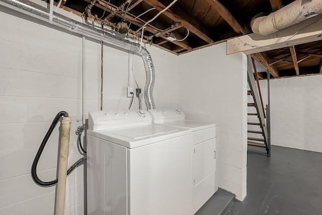 washroom with washer and clothes dryer