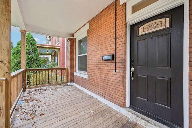 entrance to property featuring covered porch