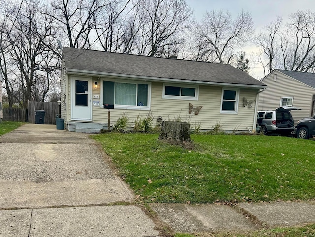 view of front of home featuring a front lawn