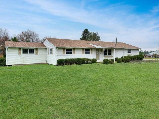 view of front of home with a front lawn