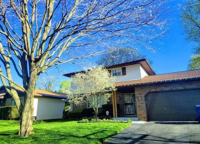 view of front of property featuring a front yard and a garage