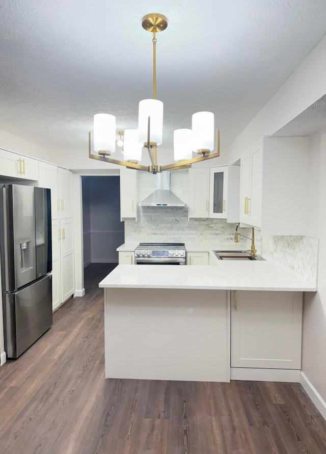 kitchen featuring white cabinets, stainless steel appliances, kitchen peninsula, and sink