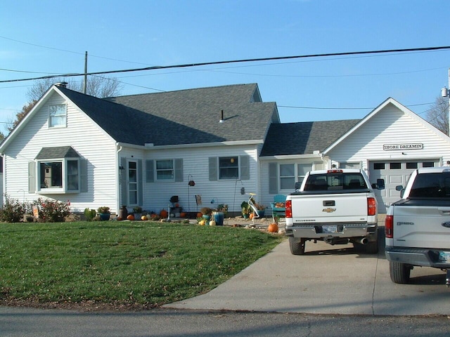 view of front facade featuring a front yard and a garage