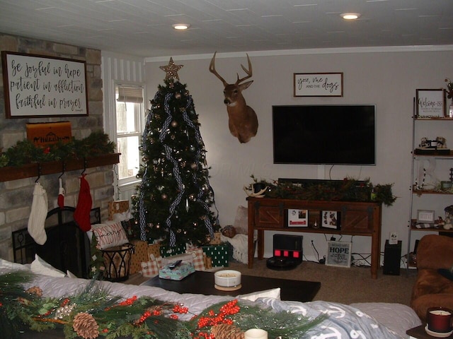 living room with carpet floors and ornamental molding