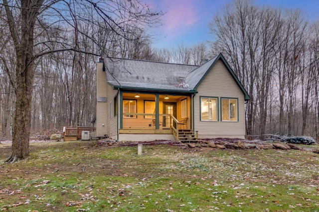 view of front facade featuring a lawn and a porch