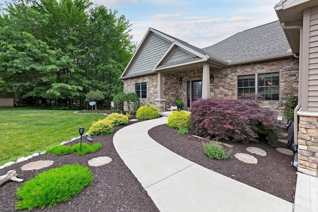 view of front facade with a front yard