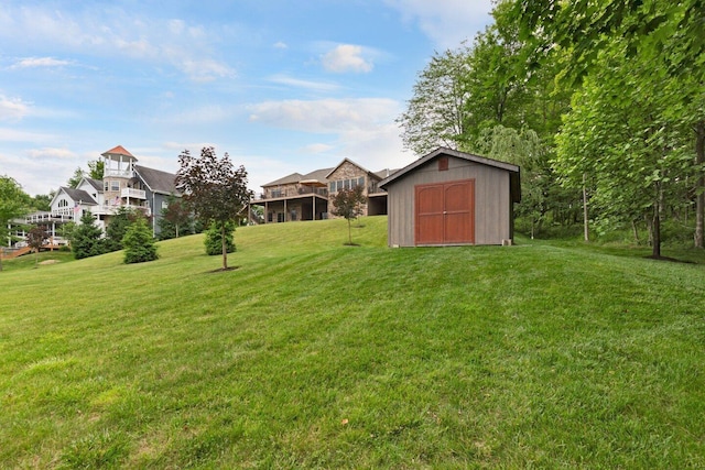 view of yard featuring a storage shed