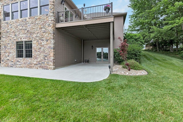 rear view of house featuring a patio area and a yard