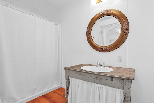 119 Skyline Dr, South Bloomfield, OH 43103 - full bathroom featuring vanity, wood finished floors, a textured ceiling, and a shower with shower curtain