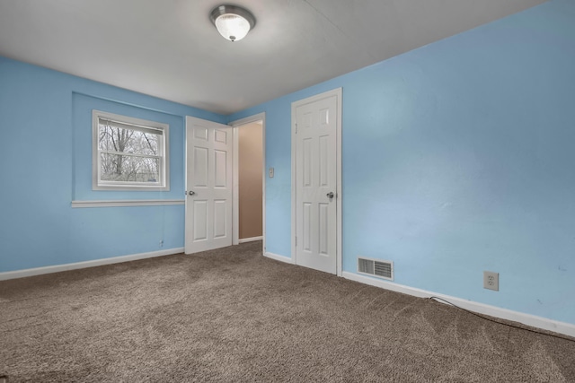 unfurnished room featuring carpet floors