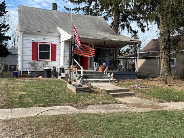 view of front of house featuring a porch and a front yard