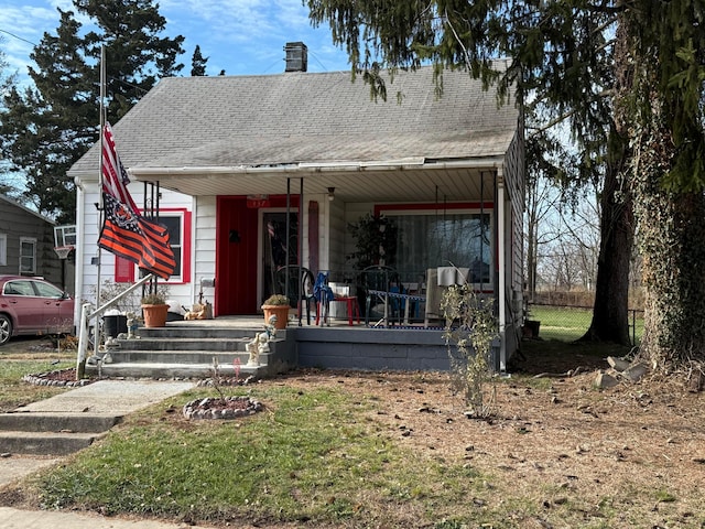 view of front of property featuring a porch