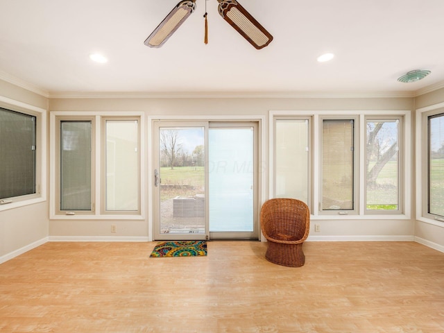 sunroom with ceiling fan