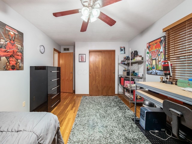 bedroom featuring light hardwood / wood-style flooring and ceiling fan