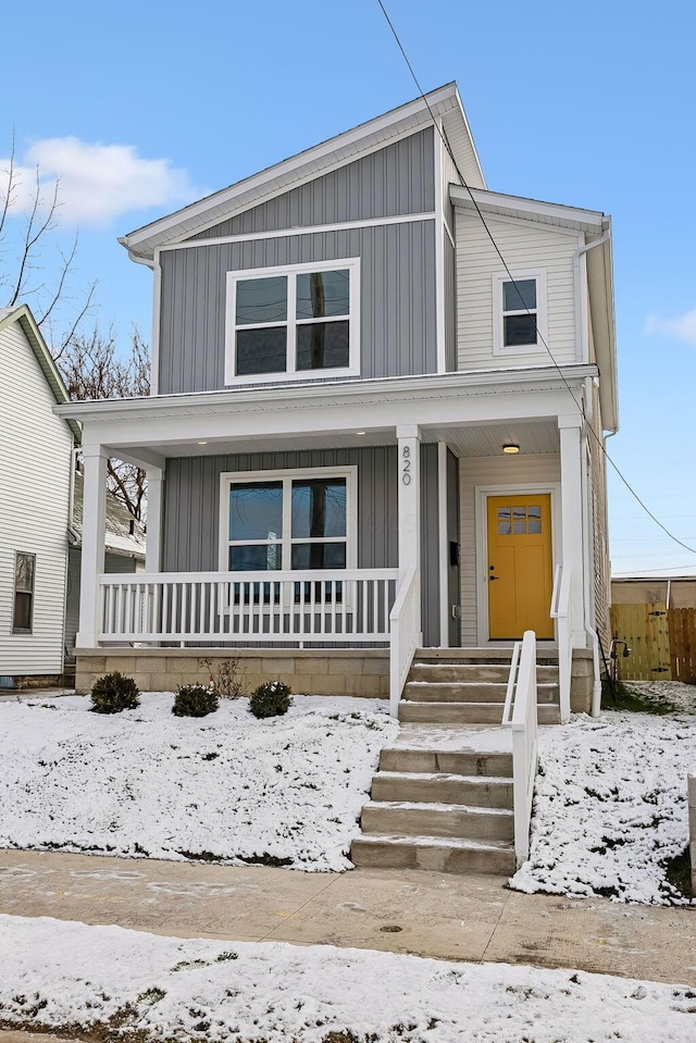 view of front facade featuring a porch