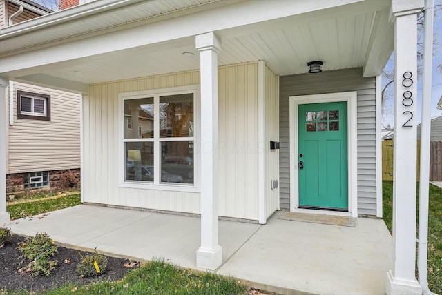 property entrance featuring a porch