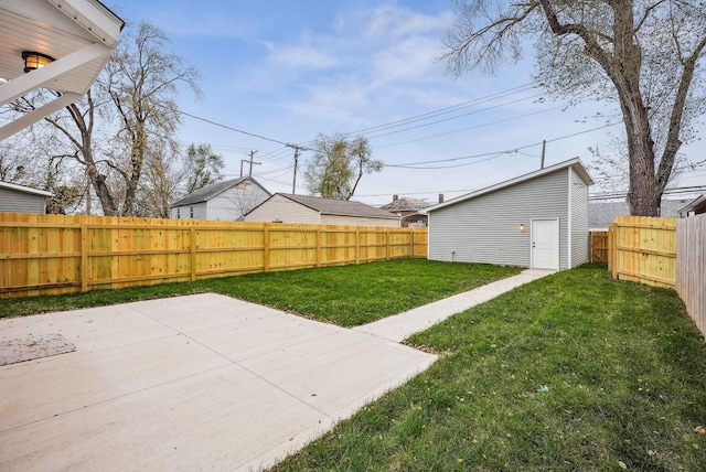 view of yard featuring a patio area