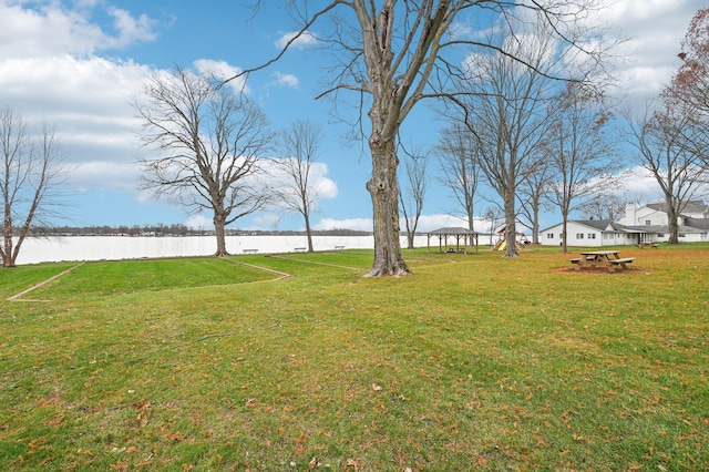 view of yard featuring a water view