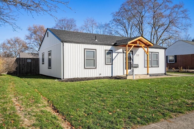 view of front of home featuring a porch and a front yard