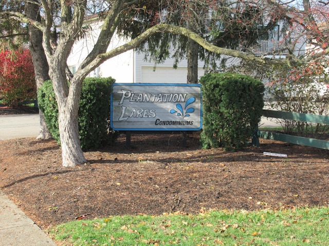 view of community / neighborhood sign