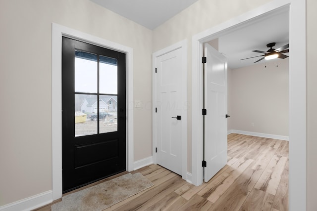 foyer featuring light hardwood / wood-style floors and ceiling fan