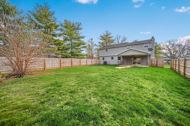 view of yard with ceiling fan and a patio