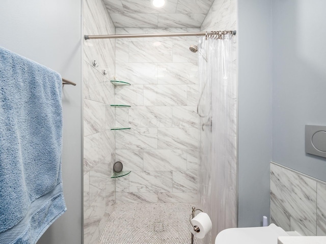 bathroom with curtained shower and toilet