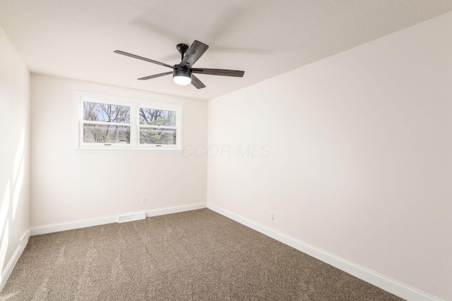 carpeted empty room featuring ceiling fan